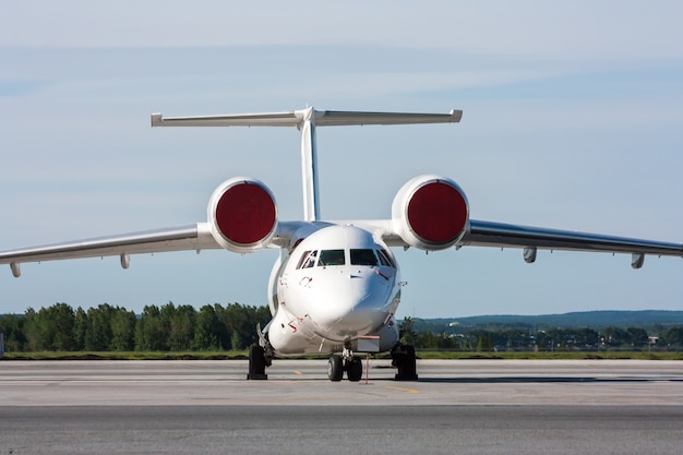 Aeronave incomum no pátio