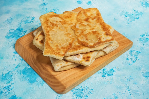 Afghanische Snacks. Afgan Kartoffel-Frühlingszwiebel-Brot - Bolani Kachaloo.