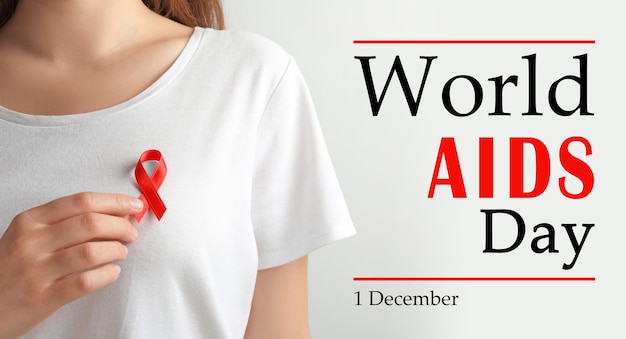 Afiche del Día Mundial del SIDA Mujer con cinta roja de concientización y texto sobre fondo claro primer plano