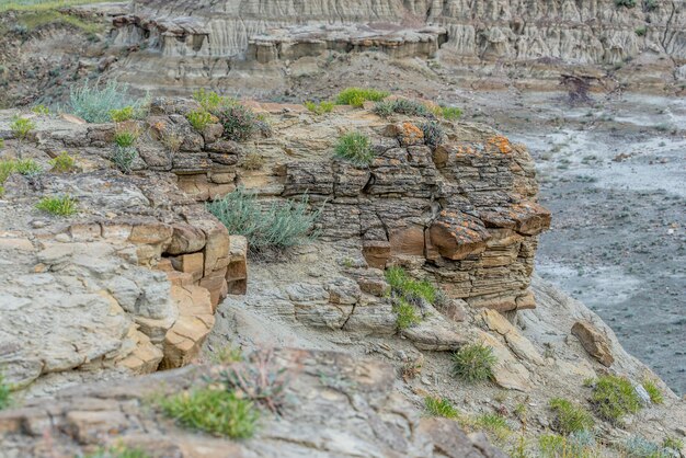 Foto un afloramiento rocoso único en avonlea badlands cerca de avonlea saskatchewan