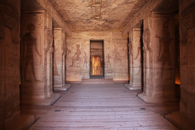 Afrescos no templo de Abu Simbel