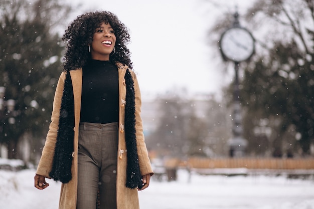 Afro americana mulher feliz