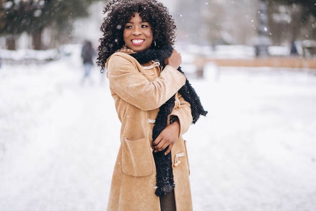 Afro americana mulher feliz