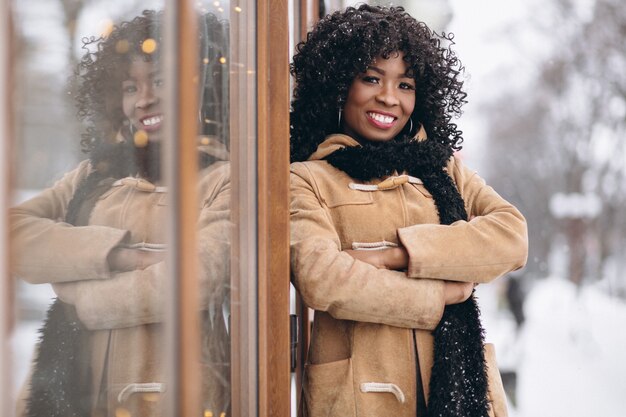 Afro-amerikanische Frau glücklich