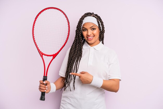 Afro mujer negra con concepto de tenis de trenzas