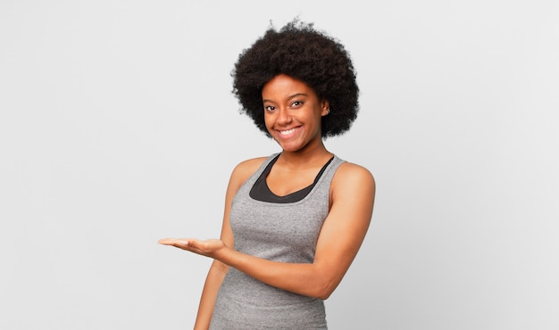 afro, mujer negra, contra, pared aislada