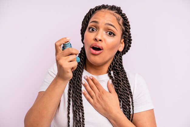 Afro mujer negra con trenzas