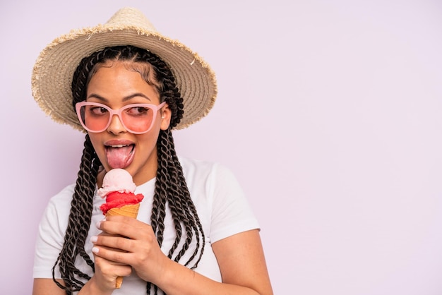 afro mujer negra con trenzas