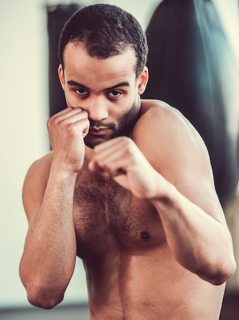 Afroamerikanischer Boxer