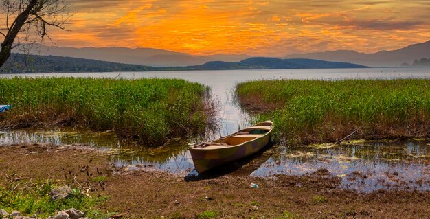 Afyonkarahisar Trkiye Vista del lago Eber