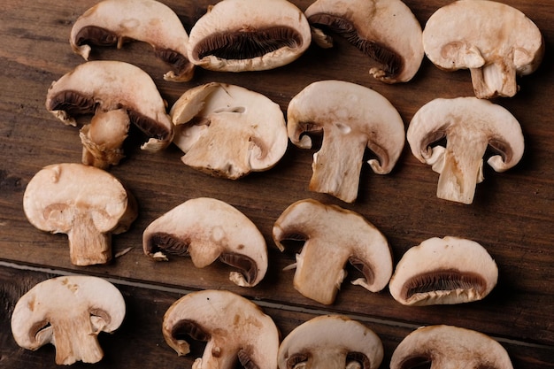 Agaricus bisporus é um cogumelo basidiomiceto comestível nativo da América e da Europa. Cogumelo.