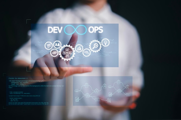 Agile Programmierung und DevOps-Konzeptingenieur, der am virtuellen Bildschirm arbeitet, IT-Betrieb, hohe Softwarequalität und Softwareentwicklung