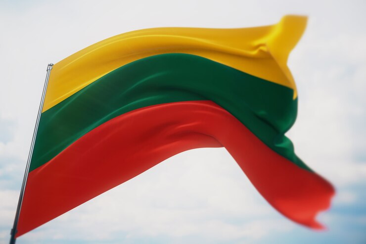 Foto agitando bandeiras do mundo - bandeira da lituânia. filmado com uma profundidade de campo rasa, foco seletivo. ilustração 3d.