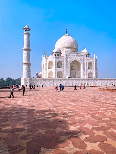 Agra Uttar Pradesh Indien 12152022 Taj Mahal Agra Indien Touristen besuchen eine beliebte Touristenattraktion