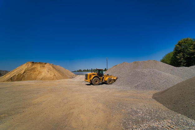 Agregado de cantera con maquinaria pesada Industria de la construcción Horizontal