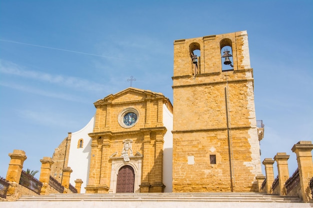 Agrigento es la capital italiana de la cultura 2025 Catedral San Gerlando y campanario Agrigento Sicilia Italia