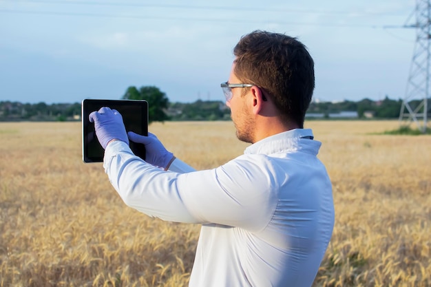 Agrónomo, biólogo, investigador de plantas, agricultor, científico genético