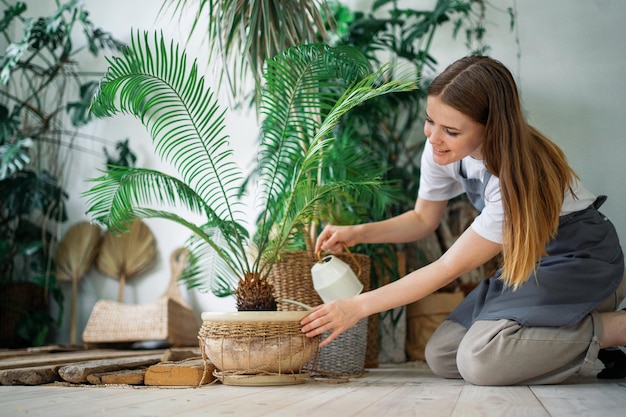 Un agrónomo vende flores para la casa El negocio se dedica a un pasatiempo La floristería trabaja