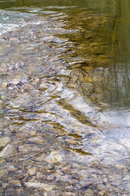 água a fluir em close-up