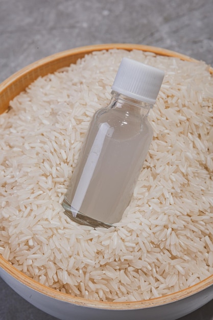 Foto agua de arroz para el cuidado del cabello