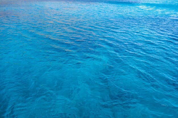 Agua azul mar en calma Cielo despejado