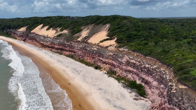 Agua de la bahía en la playa de Pipa en Rio Grande do Norte en el noreste de Brasil
