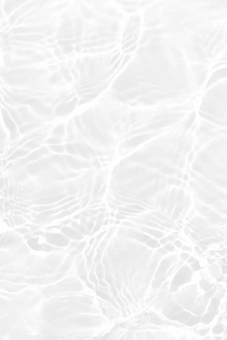 Foto água branca com ondulações na superfície desfocado desfocado água clara e calma de cor branca transparente