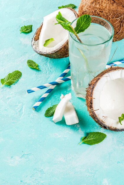 Agua de coco orgánica fresca