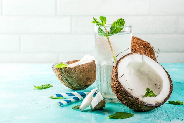 Agua de coco orgánica fresca