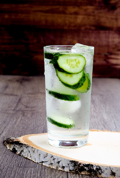 Agua de desintoxicación de pepino