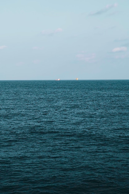 Água do mar com ondas pequenas