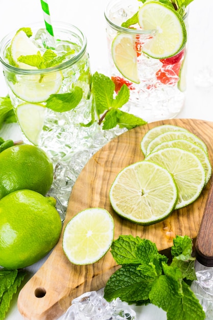 Agua de infusión fresca elaborada con cítricos y bayas orgánicas.