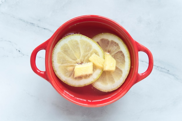 Agua de jengibre y limón