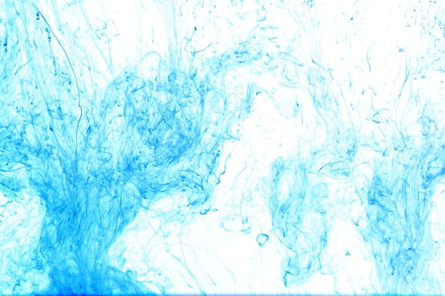 Foto agua con pintura azul closeup