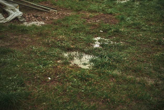 Agua en el suelo alcantarillado y problemas de drenaje fuertes lluvias en zonas rurales con agua en el suelo