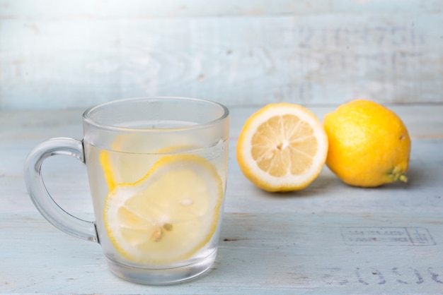 Foto agua con verduras