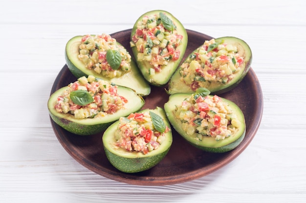 Aguacate Relleno De Pepino Tomate Huevos Y Albahaca Comida Saludable