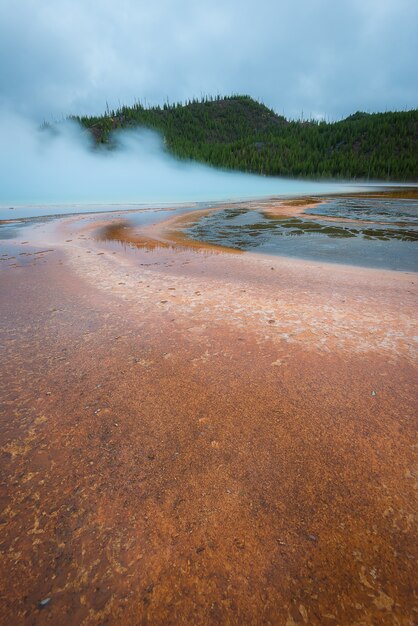 Las aguas termales famosas del mundo, Grand Prismatic Spring en el Parque Nacional de Yellowstone