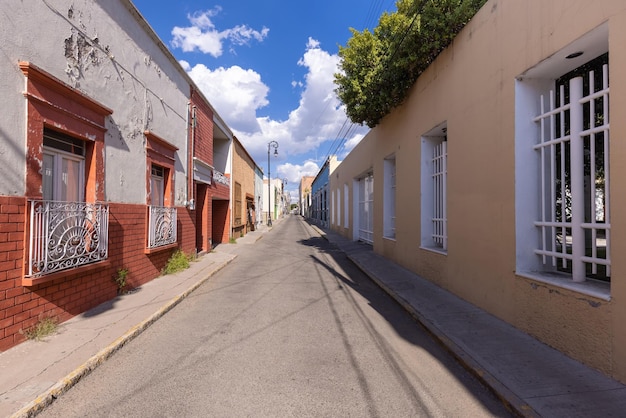 Aguascalientes coloridas calles coloniales en el centro histórico de la ciudad cerca de la Catedral Basílica en México