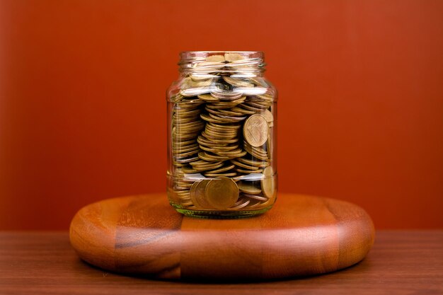 Foto ahorrar dinero en una alcancía crea disciplina financiera y establece un sistema financiero de flujo de efectivo