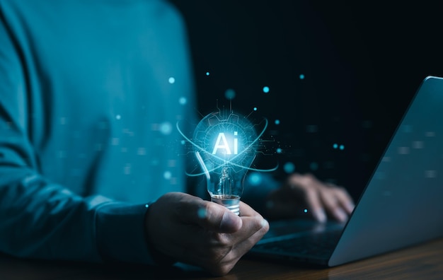 AI o concepto de inteligencia artificial El hombre está sosteniendo una bombilla brillante y tiene un chip de IA y engranajes dentro de la tecnología digital del futuro Robot máquina inteligente Ciencia de datos Conocimiento futurista