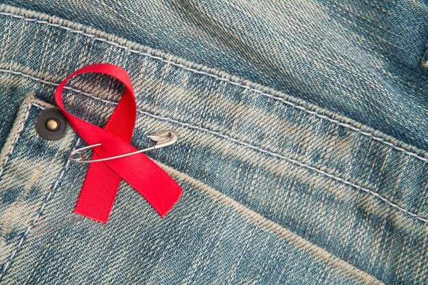 Aids fita de consciência preso a jeans