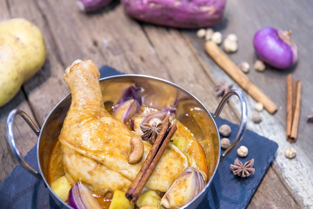 Ainda vida, alimento, de, frango mussaman, caril, em, tigela