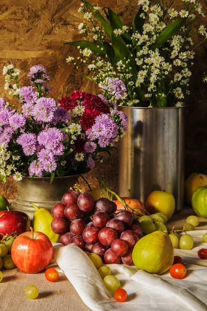 Ainda vida com frutas.