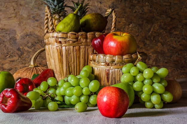 Ainda vida com frutas.