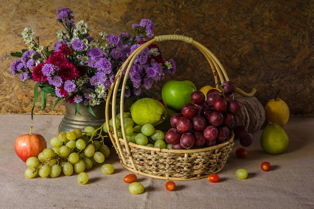 Ainda vida com frutas.