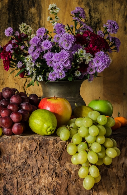 Ainda vida com frutas.