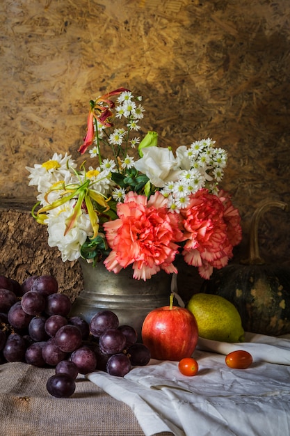 Ainda vida com frutas.