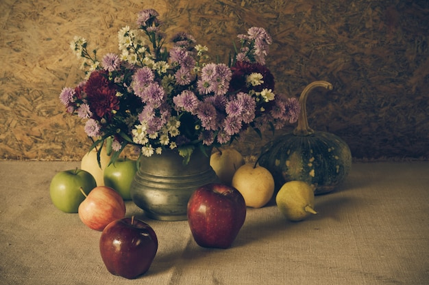 Ainda vida com frutas.