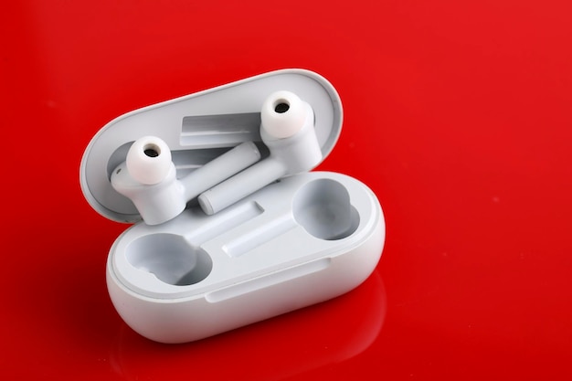 Air Pods oder Ohrstöpsel mit Wireless Charging Case